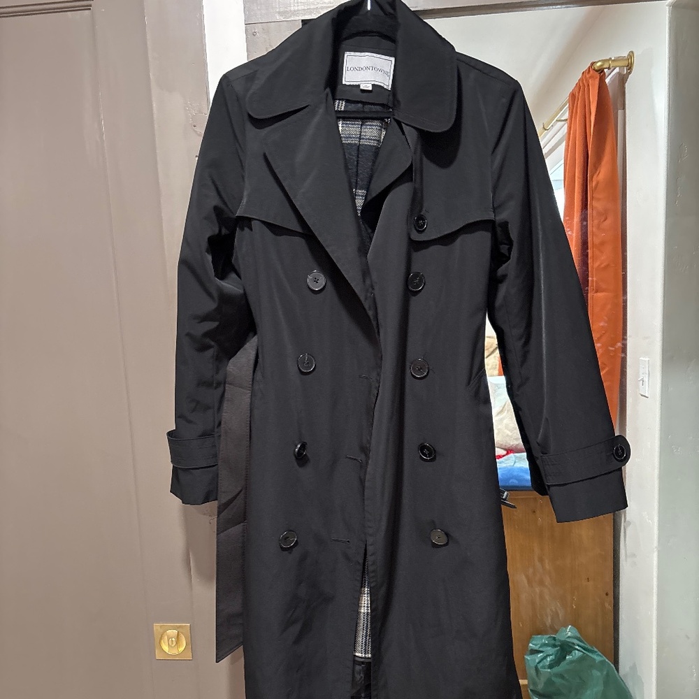 Woman’s Medium. London Towne trench coat